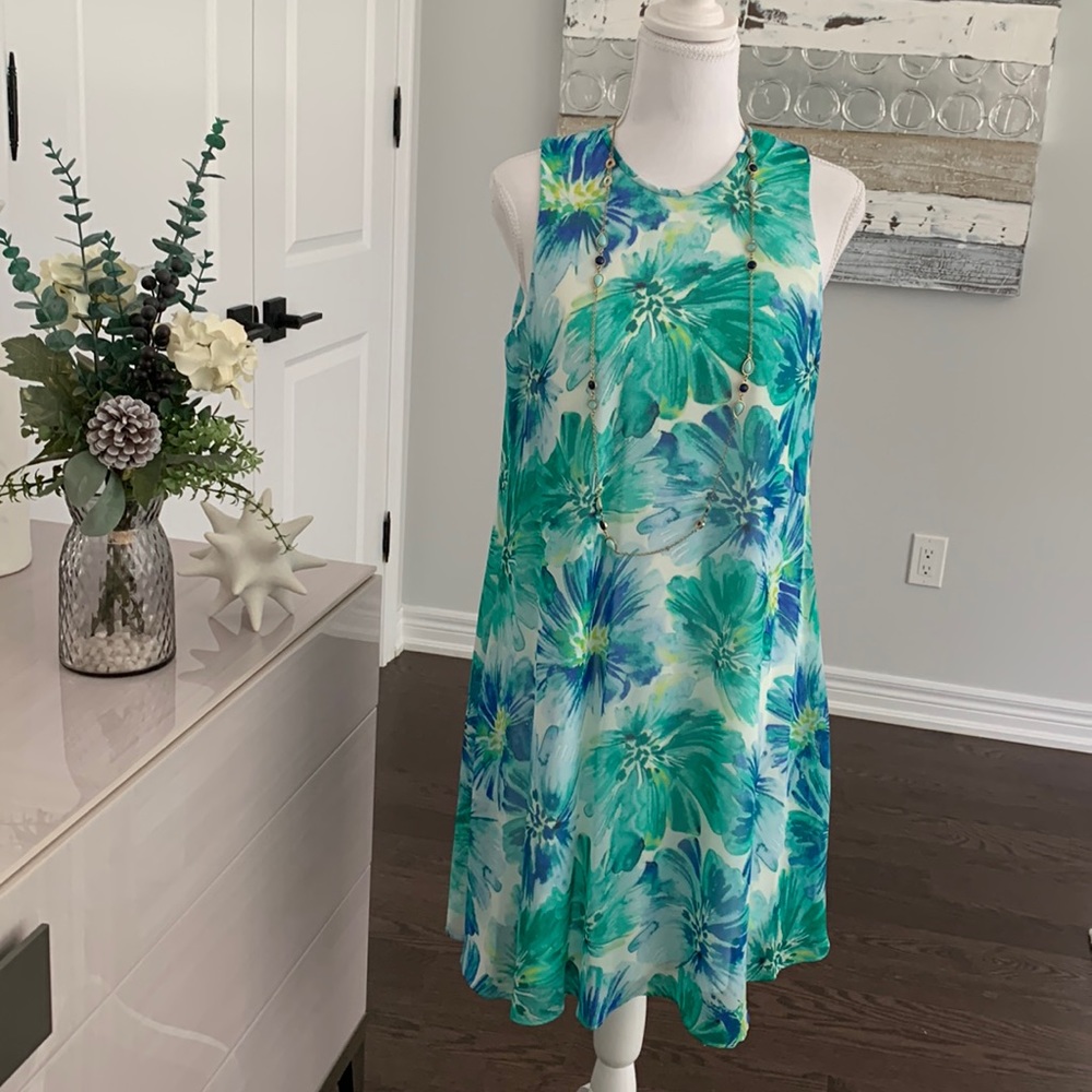 Calvin Klein summer dress size 4
NWT